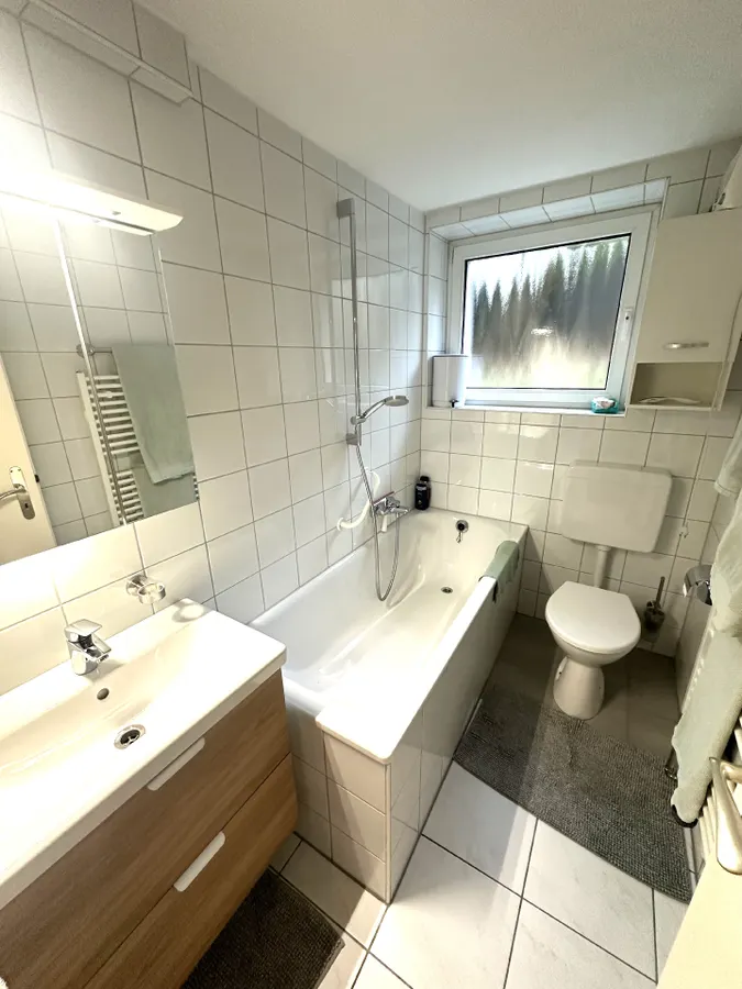 Wannenbad mit Fenster