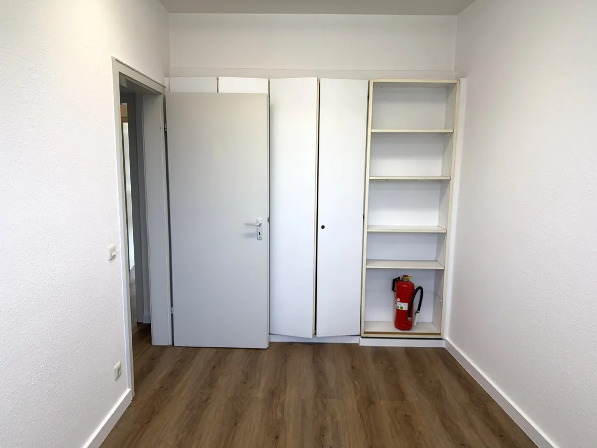 Raum 5 mit Einbauschrank