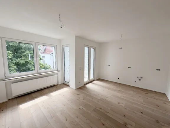 Wohnzimmer mit offener Küche