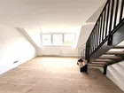Wohnzimmer mit Treppe