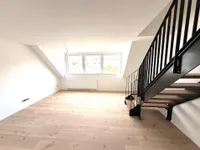 Wohnzimmer mit Treppe