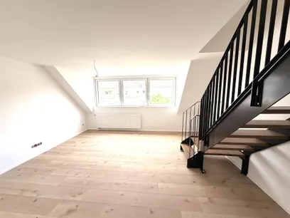 Wohnzimmer mit Treppe