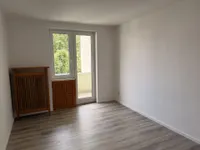 Wohnküche mit Blick zum Balkon