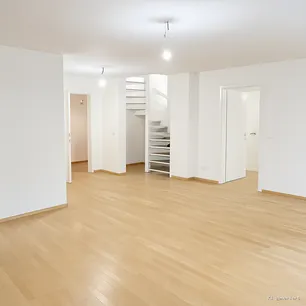 Großzügiger Raum im Souterrain