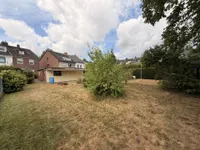 Garten mit Hausansicht