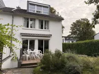 Rückansicht mit Terrasse