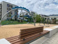 Spielplatz und Grünzonen