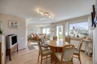 Wohnbereich mit Zugang zum Garten 