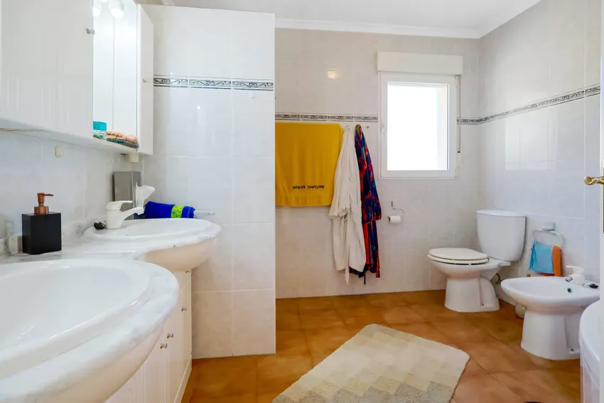 Wanne und Dusche, Bidet