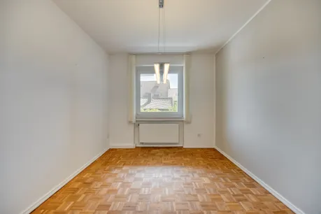 2. Kinderzimmer / Arbeitszimmer