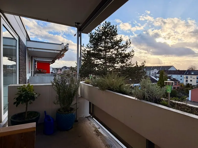 helle, sonnige ETW mit sep. Gäste Apartment nähe Seestern (in Lörick) !