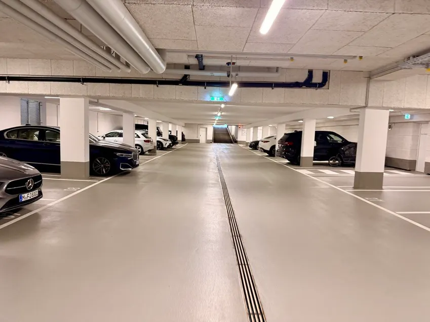 helle Tiefgarage