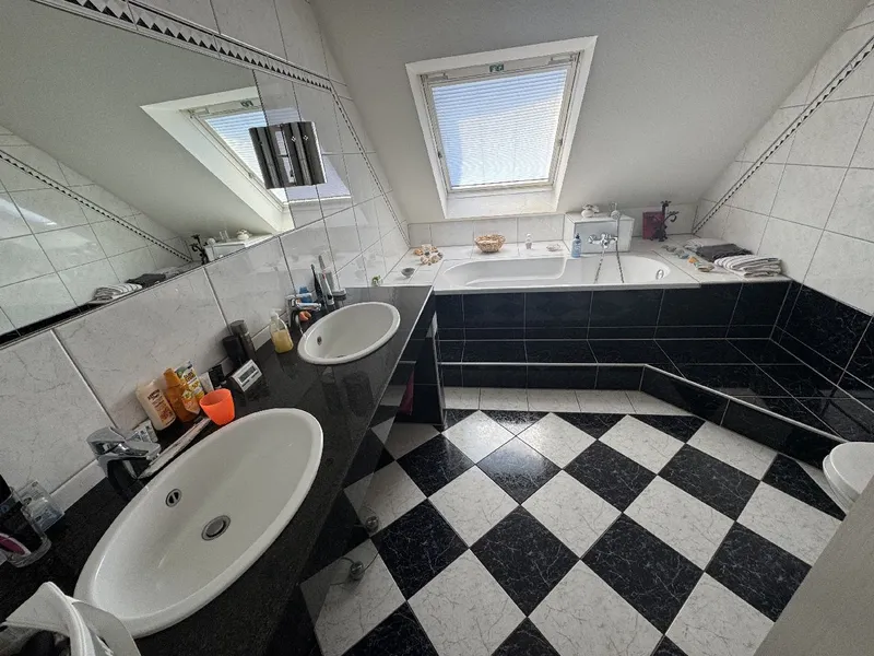  Badezimmer obere Ebene