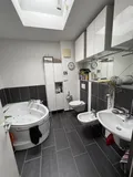 Badezimmer mit großzügiger Wanne