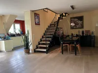 Essbereich mit Treppe ins OG