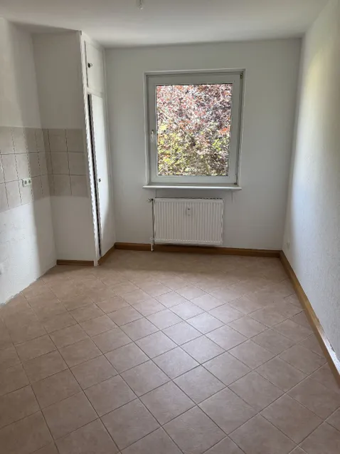 offen gehaltene Küche m. Abstellr.