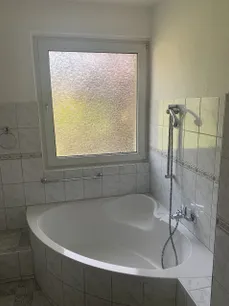Badezimmer mit Wanne