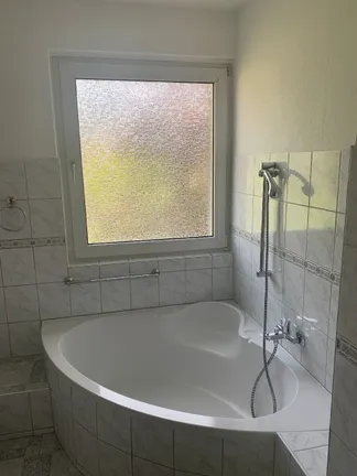Badezimmer mit Wanne