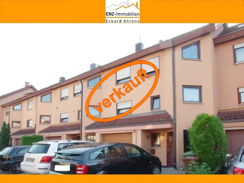 Verkauft Toll aufgeteiltes Reihenmittelhaus mit Kamin, Sauna, Terrasse