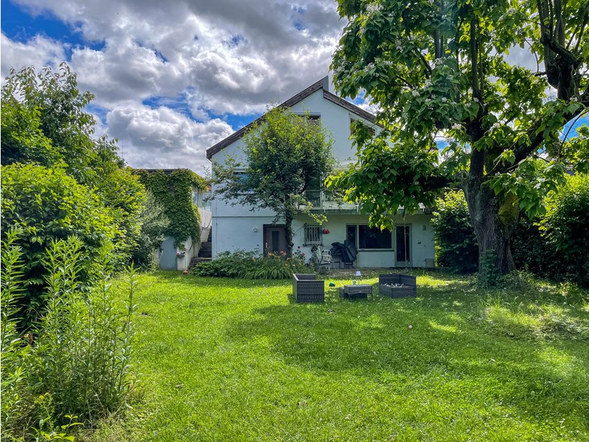 Garten mit Ausblick zum Haus