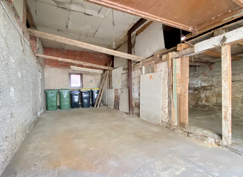 große Garage ...