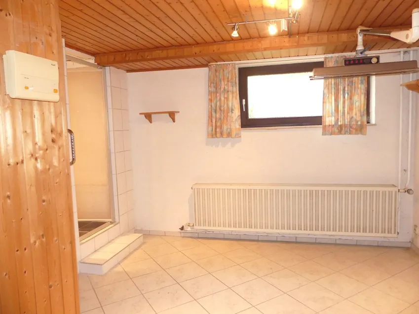 UG: Hobbyraum mit Sauna UG