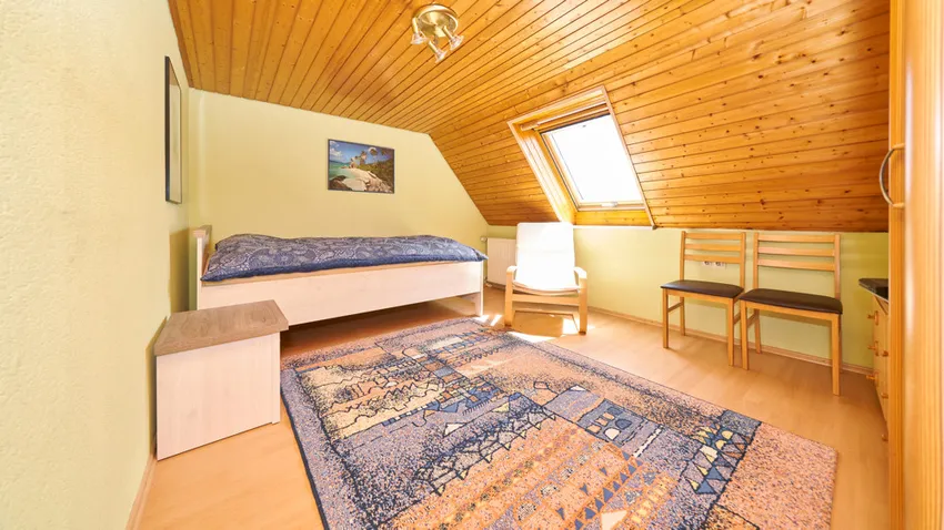 Haus1_DG Zimmer 2