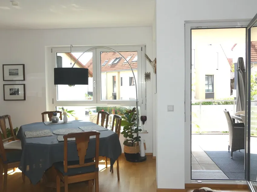 Essbereich mit Balkonzugang