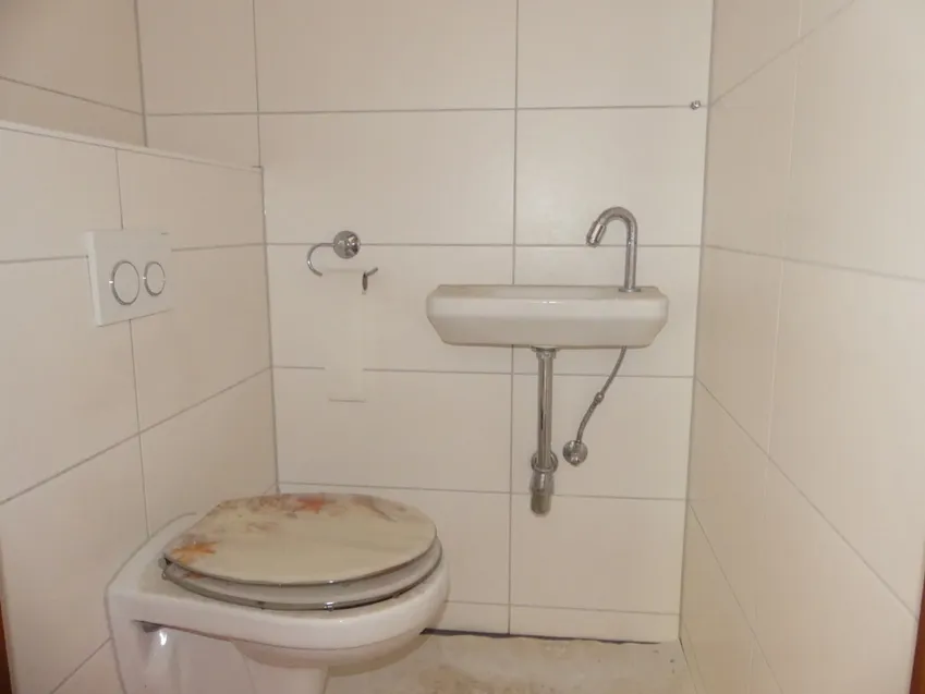 separates WC