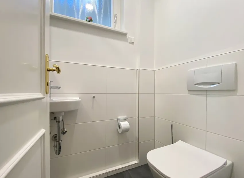 EG - WC