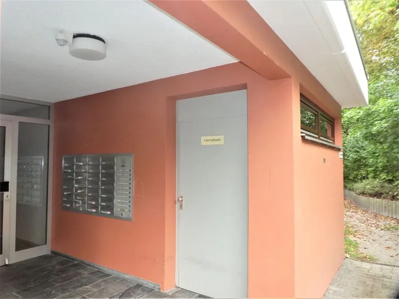 Hauseingang m. Fahrradraum