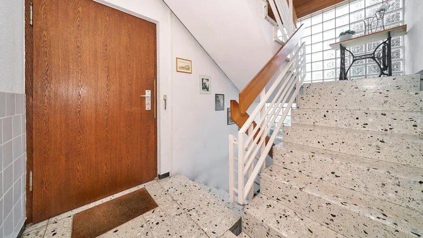 EG_Treppenhaus_Hauseingang