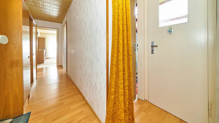 DG-Wohnung_rechts_Flur_01