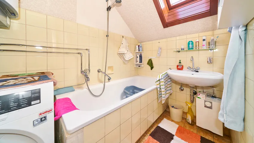 DG-Wohnung_rechts_Bad