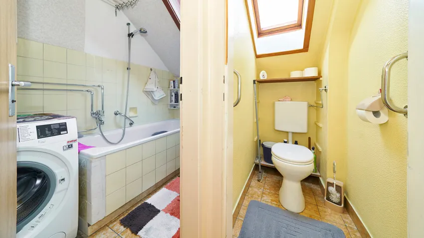 DG-Wohnung_rechts_Bad_WC