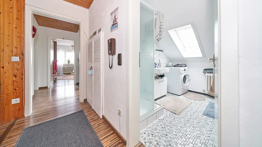 Tageslichtbad und Eingangsbereich