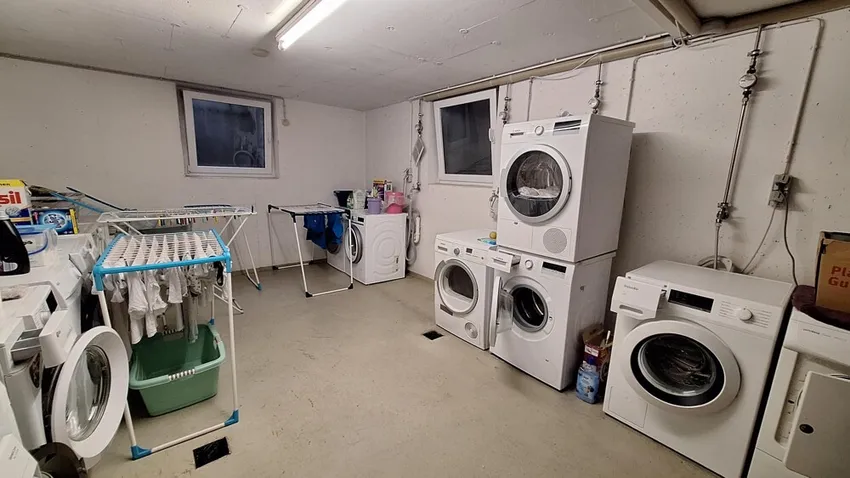 Saubere Sache Gepflegter Waschraum für die Hausgemeinschaft