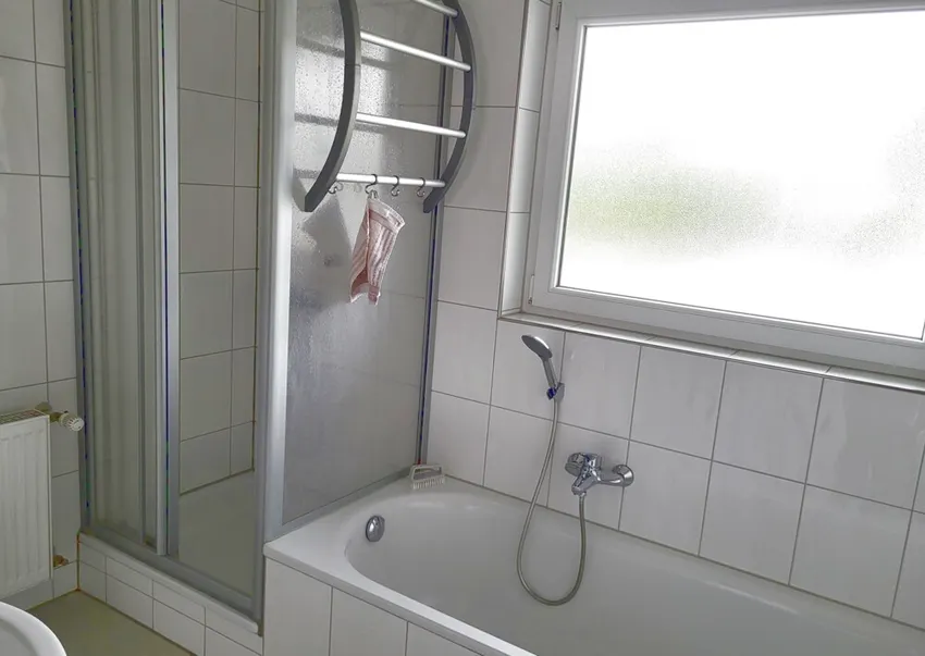 Badezimmer_Dusche_Badewanne