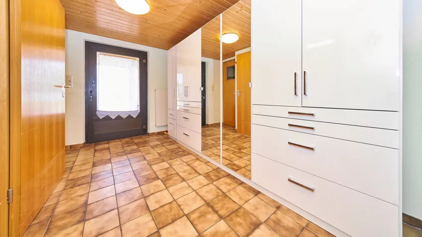 OG Umkleide mit Bad und Terrassenzugang