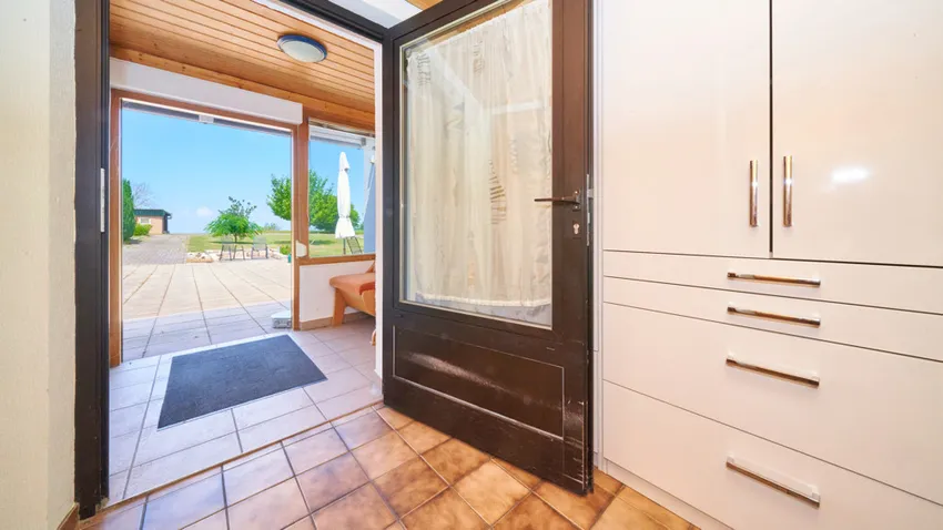 OG Umkleide mit Bad und Terrassenzugang