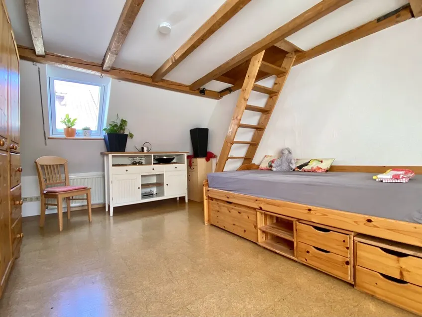 DG - geräumiges Kinderzimmer - Teilansicht -1-