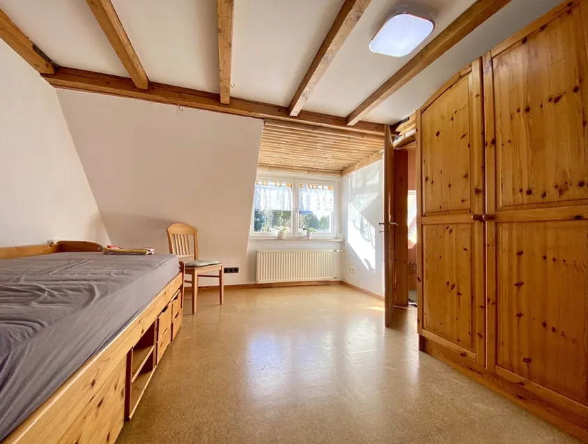 DG - geräumiges Ki.-Zimmer - Teilansicht -2-