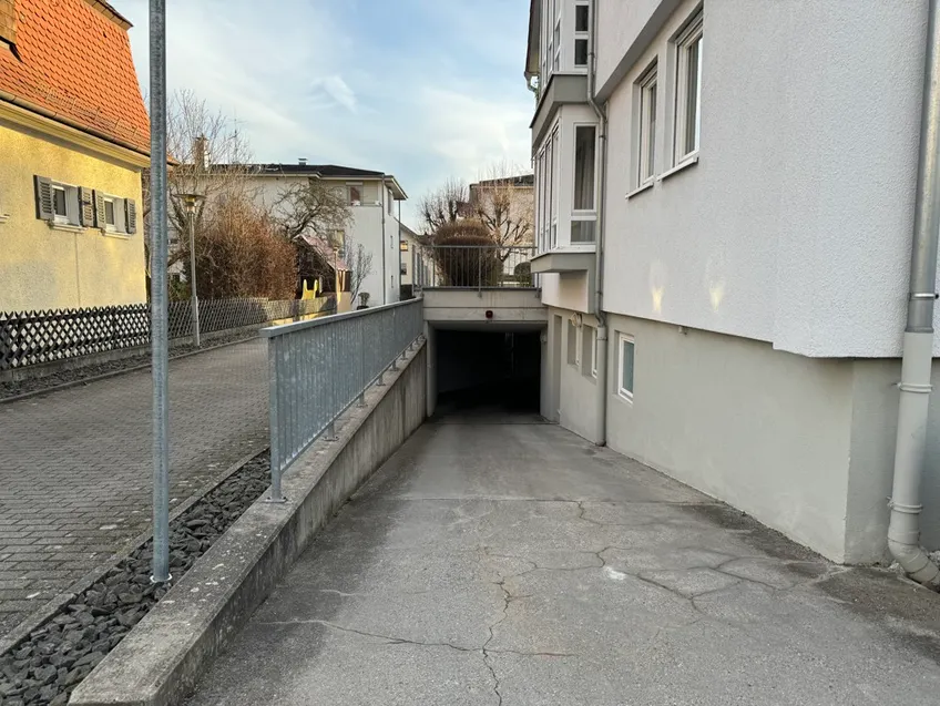 Tiefgaragenzufahrt 
