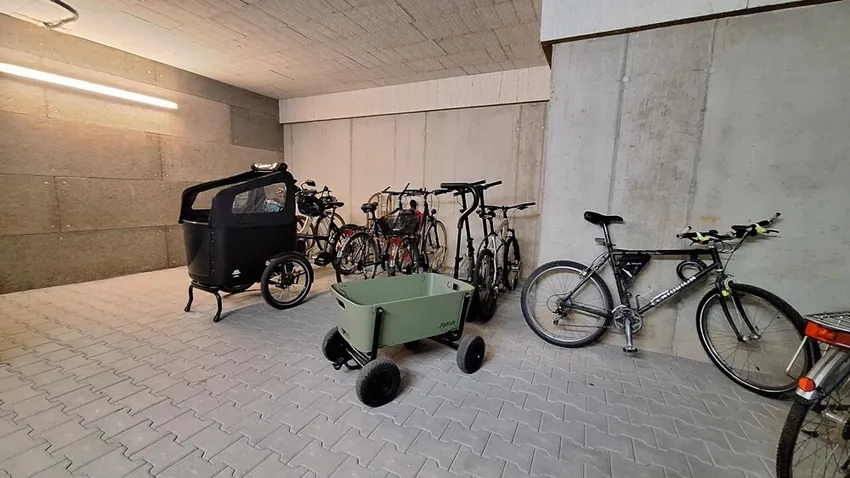 Gemeinschaftlicher Fahrradraum mit komfortabler Zufahrt