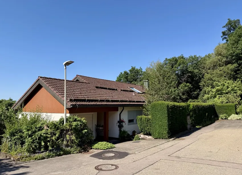 Hausansicht von Nordost ...