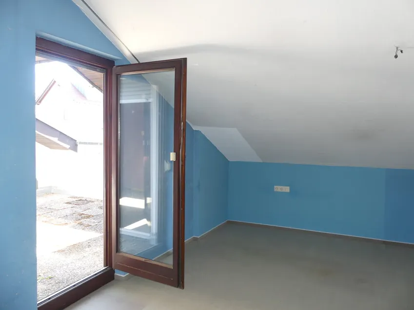 OG: Zimmer 3 mit Dachterrassenzugang