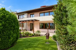 3-Fam.-Haus mit Garten