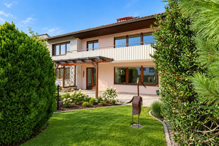 3-Fam.-Haus mit Garten