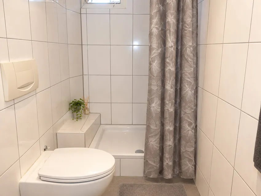 Badezimmer mit KI aufgeräumt