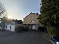 Ostansicht mit Garagen